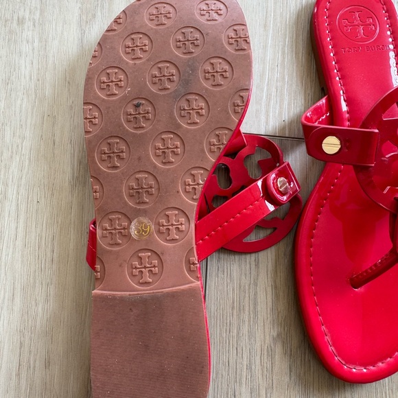 Tory Burch Glossy Red Footbed - Picture 3 of 4